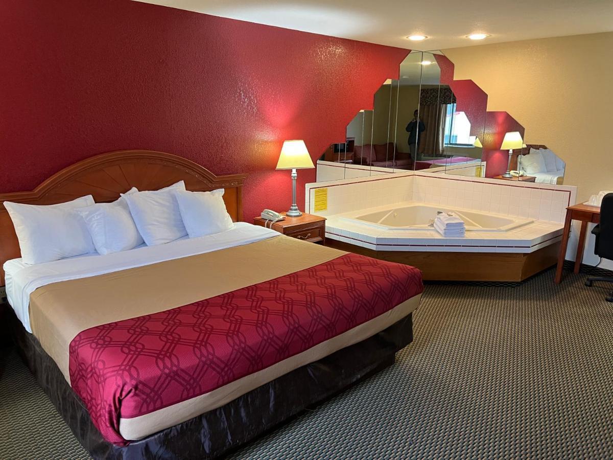 Express Inn & Suites Decatur Exteriör bild