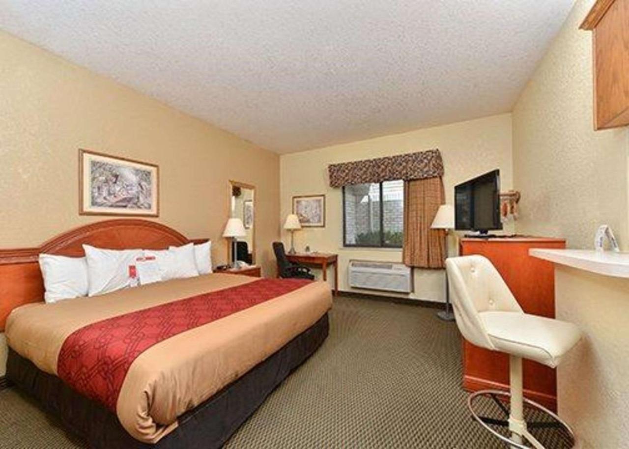 Express Inn & Suites Decatur Exteriör bild
